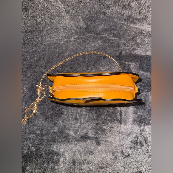 NWOT Pumpkin Shaped Crossbody Bag - Picture 3 of 13